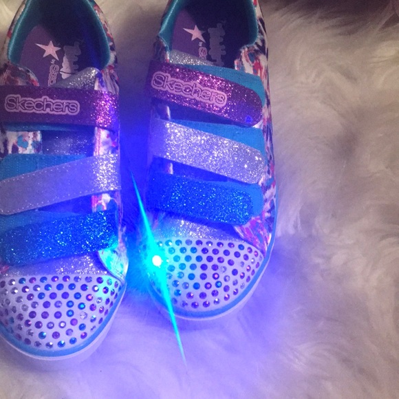 Brand new pair of sketches that light up - Picture 4 of 4